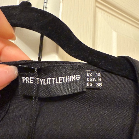 PrettyLittleThing Black Ruched Crop Top - Picture 2 of 5